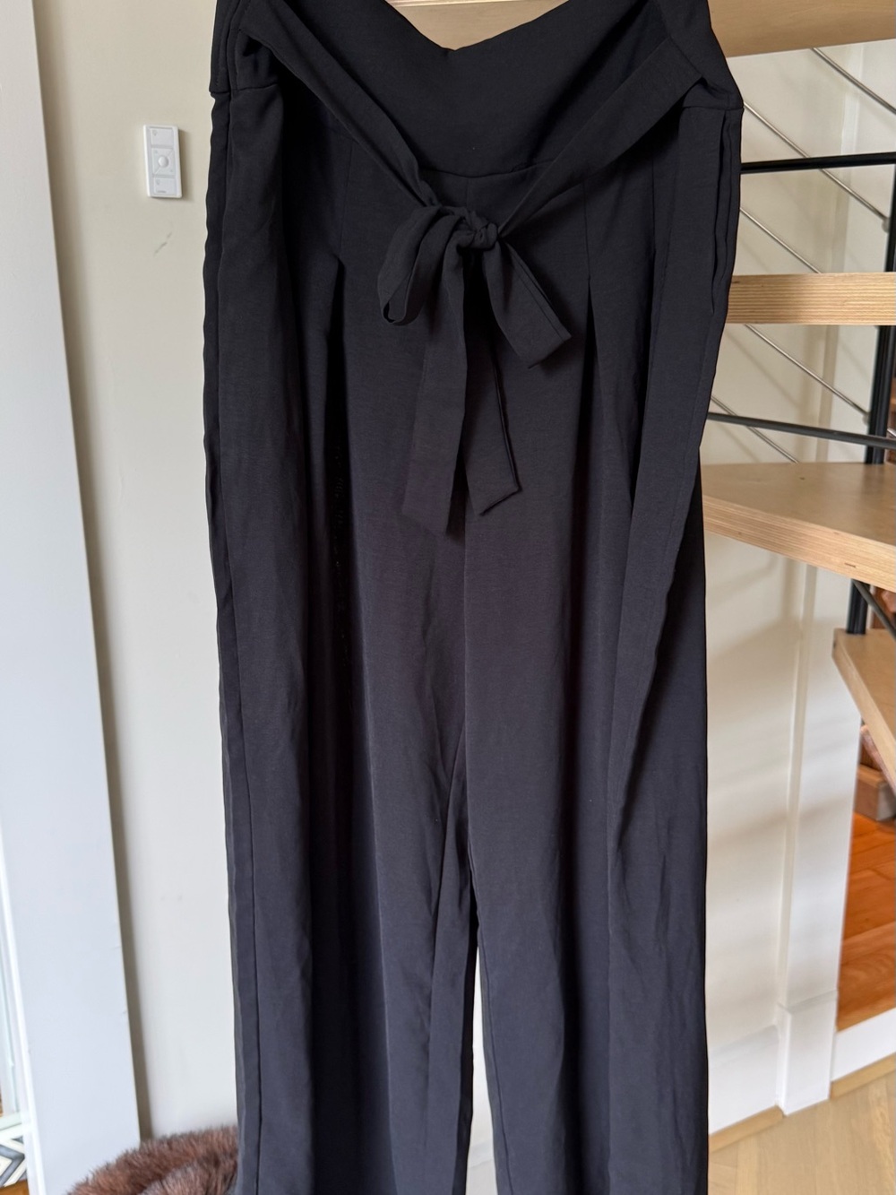 Black wide leg flowing pants with a tie at the waist (XL)